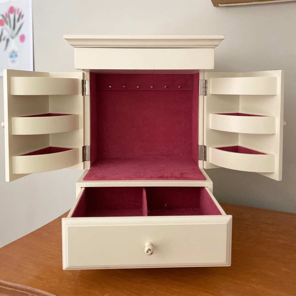 JEWELRY BOX